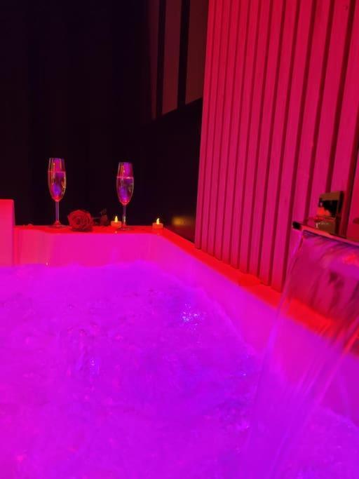 Nuit D'Evasion Love Room Avec Baignoire Balneotherapie ตูลง ภายนอก รูปภาพ