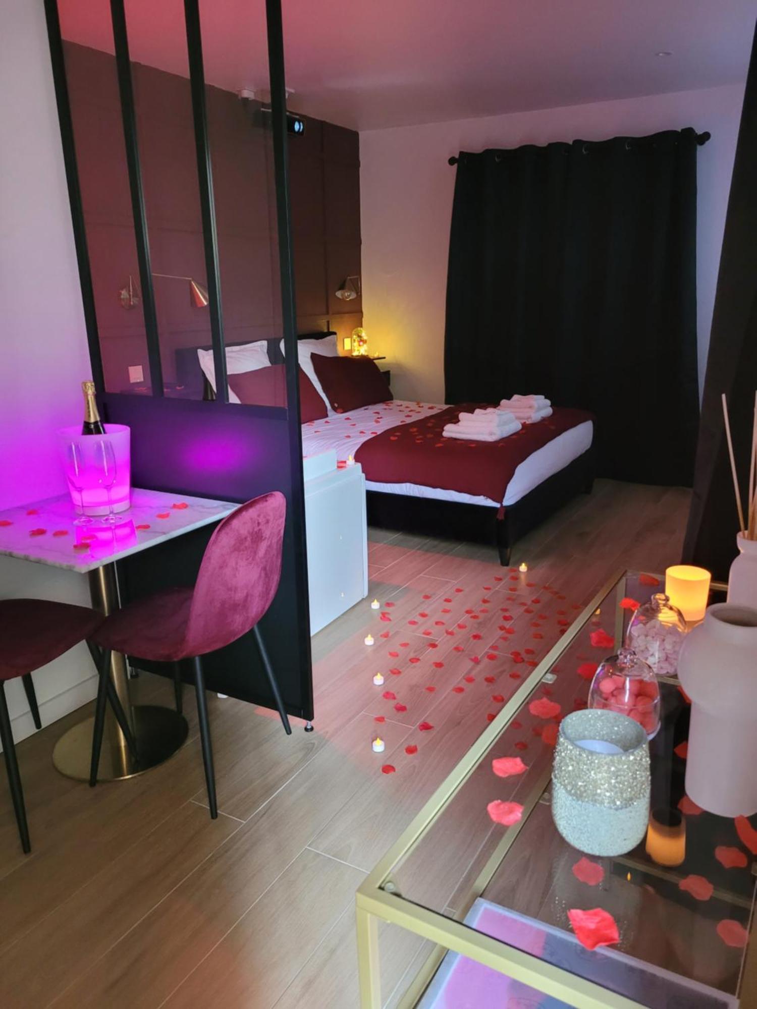Nuit D'Evasion Love Room Avec Baignoire Balneotherapie ตูลง ภายนอก รูปภาพ