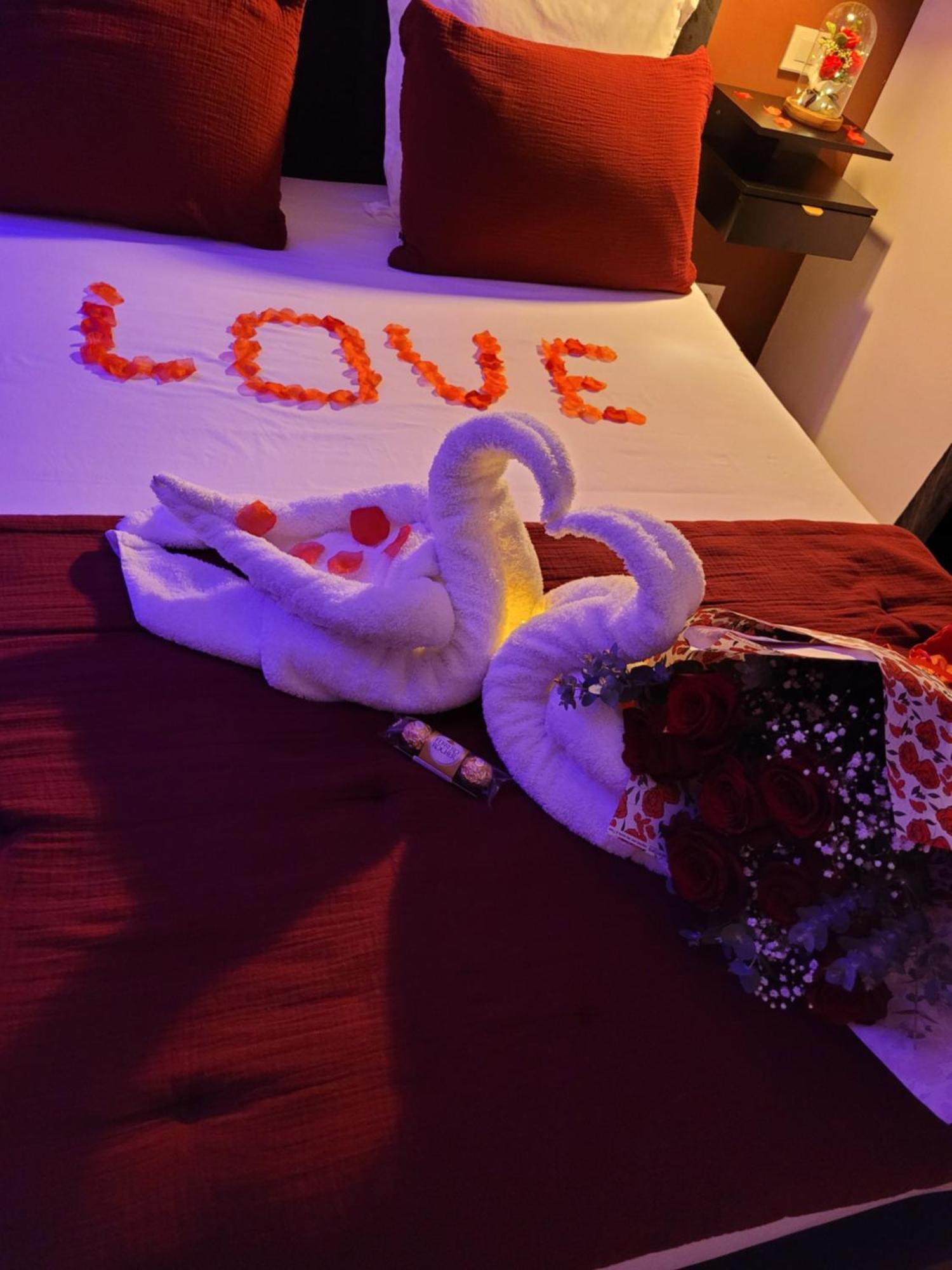 Nuit D'Evasion Love Room Avec Baignoire Balneotherapie ตูลง ภายนอก รูปภาพ