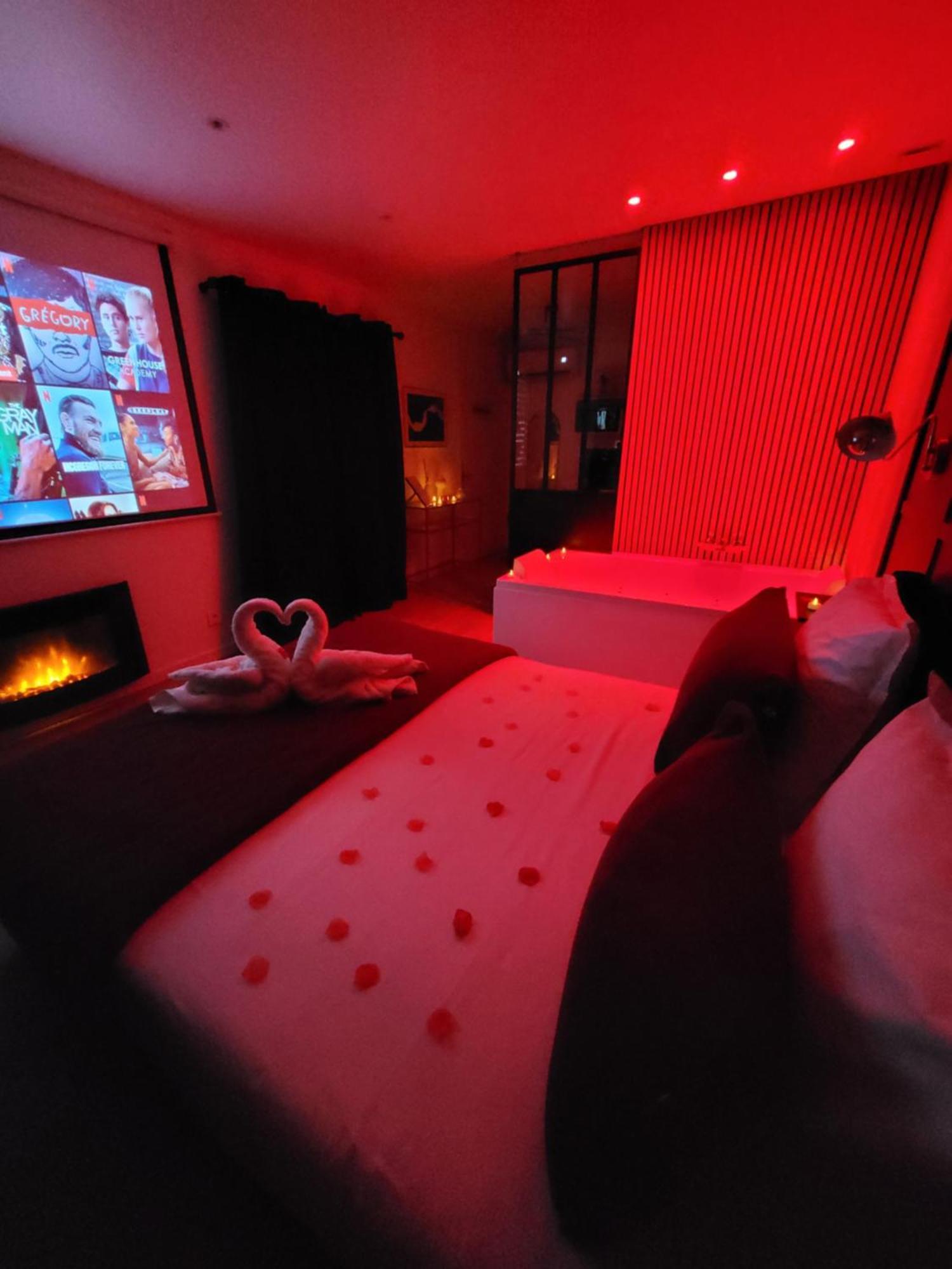 Nuit D'Evasion Love Room Avec Baignoire Balneotherapie ตูลง ภายนอก รูปภาพ