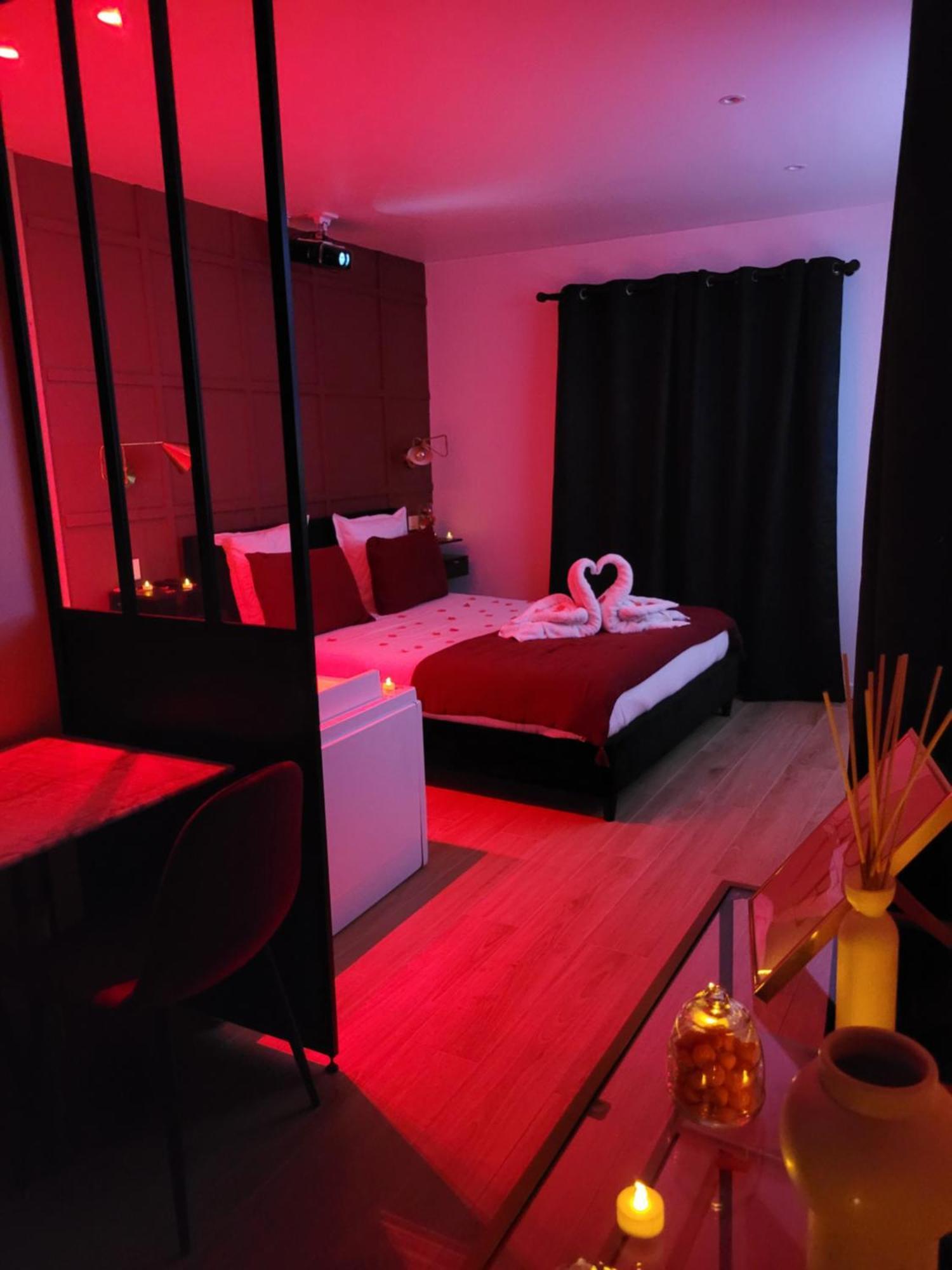 Nuit D'Evasion Love Room Avec Baignoire Balneotherapie ตูลง ภายนอก รูปภาพ