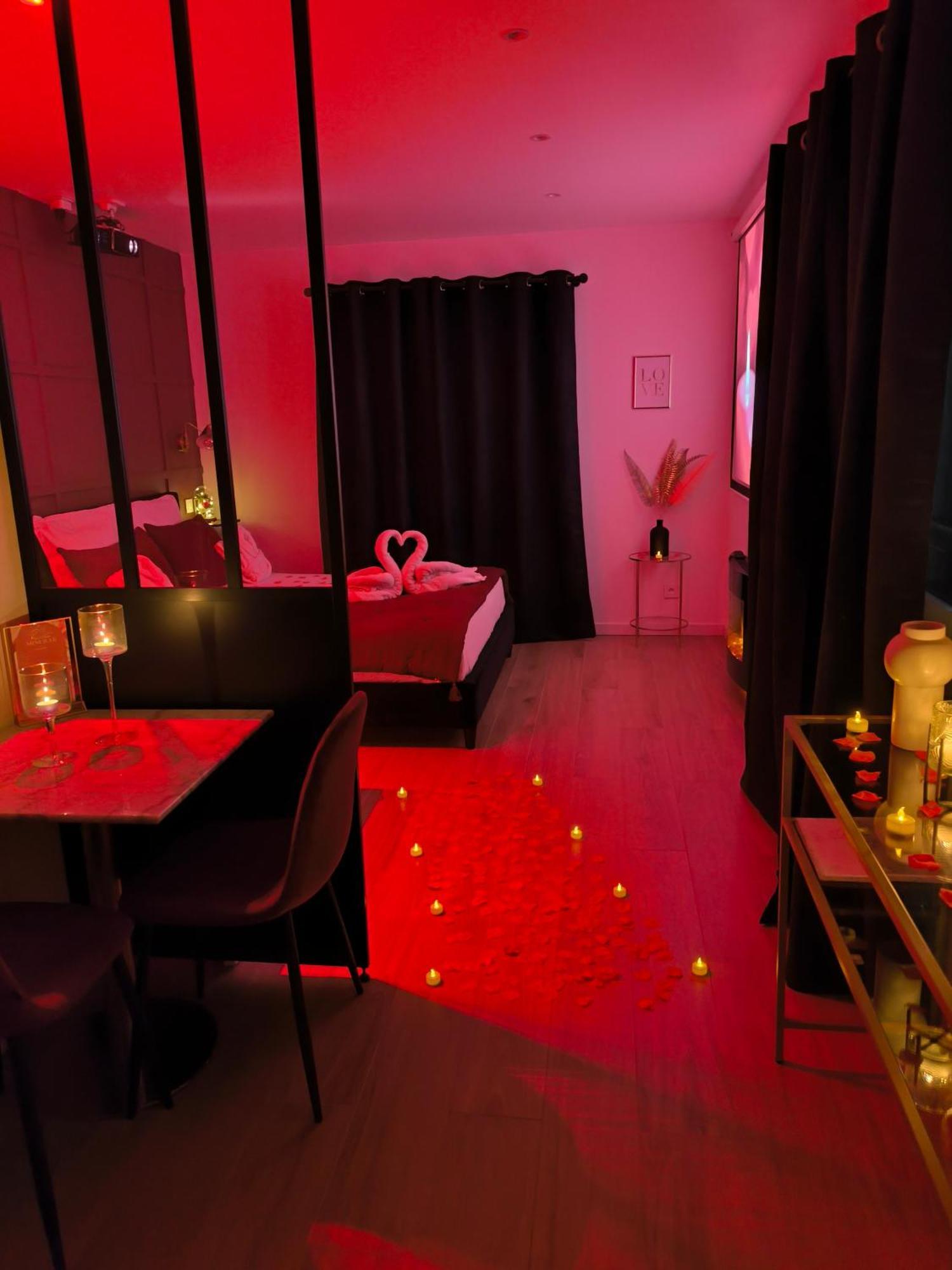 Nuit D'Evasion Love Room Avec Baignoire Balneotherapie ตูลง ภายนอก รูปภาพ