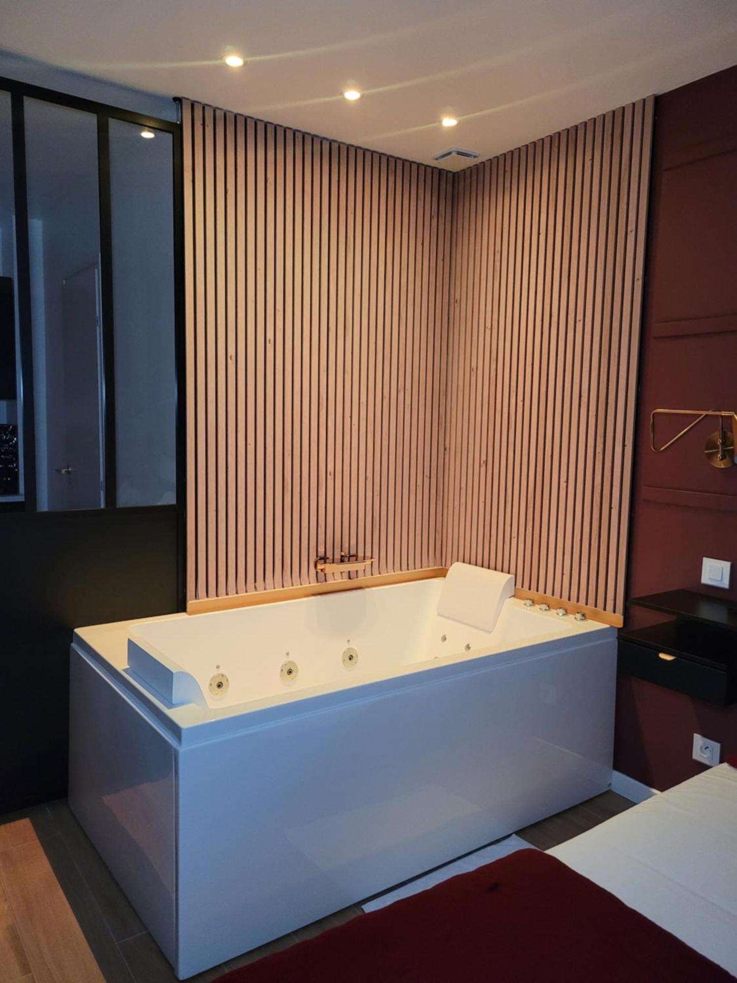 Nuit D'Evasion Love Room Avec Baignoire Balneotherapie ตูลง ภายนอก รูปภาพ